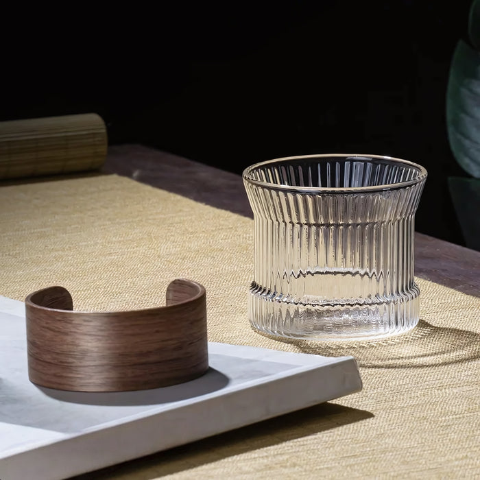 Tasses à thé en verre Akari avec poignée en bois, idéales pour le thé ou le café, style moderne.