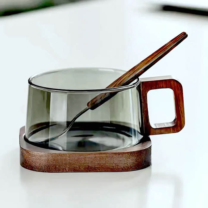 Tasse à thé ou café Kibou, verre transparent avec poignée en bois, sous-verre et cuillère pour une expérience raffinée.