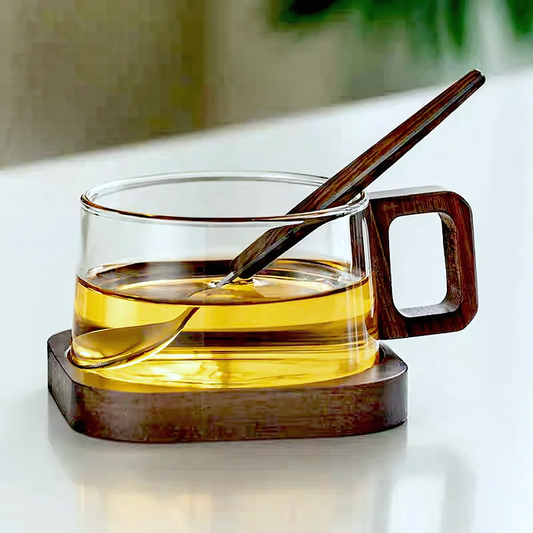 Tasse à thé ou café Kibou, verre transparent avec poignée en bois, sous-verre et cuillère pour une expérience raffinée.