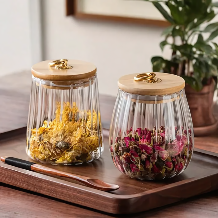 Bocaux à thé NihonCha en verre transparent avec couvercles en bois, parfaits pour conserver fleurs de thé et infusions.