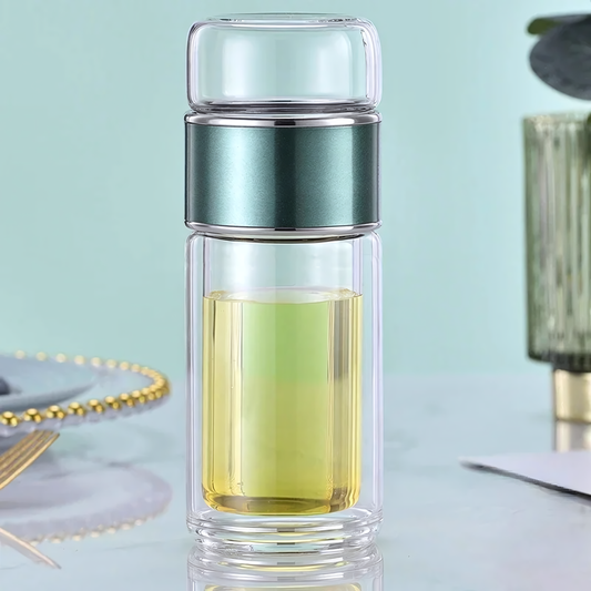 Théière de voyage en verre isolant, design élégant avec couvercle vert, parfaite pour infusions chaudes ou froides